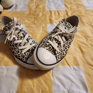 🐆 Converse EUC only wore a few times size 3 big kids size 6 women's. 🐆